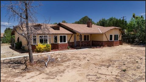 Photo of 16520 ADELIA ST St, Hesperia, CA 92345 (MLS # OC25234855)