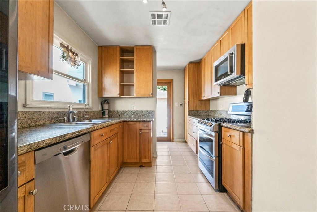 Photo of 10728 Barman Avenue, Culver City, CA 90230 (MLS # SR25229965)