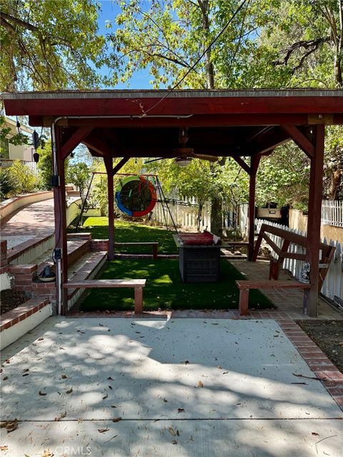 Photo of 22972 Avenue San Luis, Woodland Hills, CA 91364 (MLS # SR26064383)