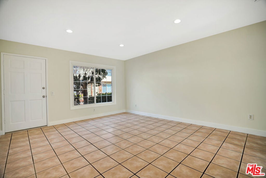 10065 De Soto Avenue 304, Chatsworth CA 91311