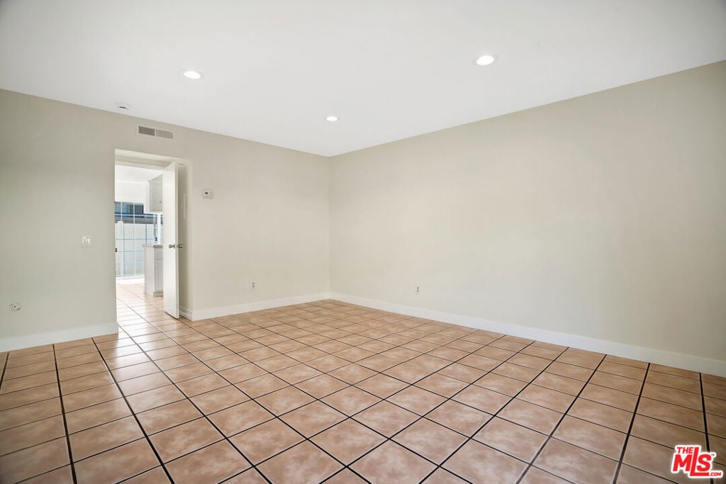 10065 De Soto Avenue 304
