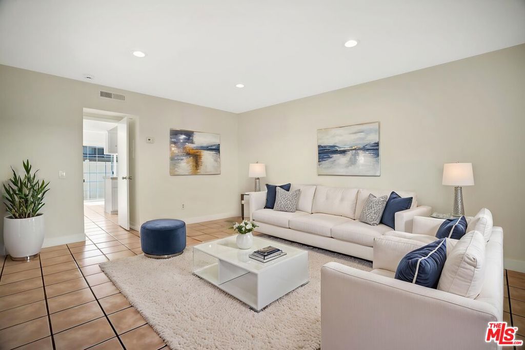 10065 De Soto Avenue 304