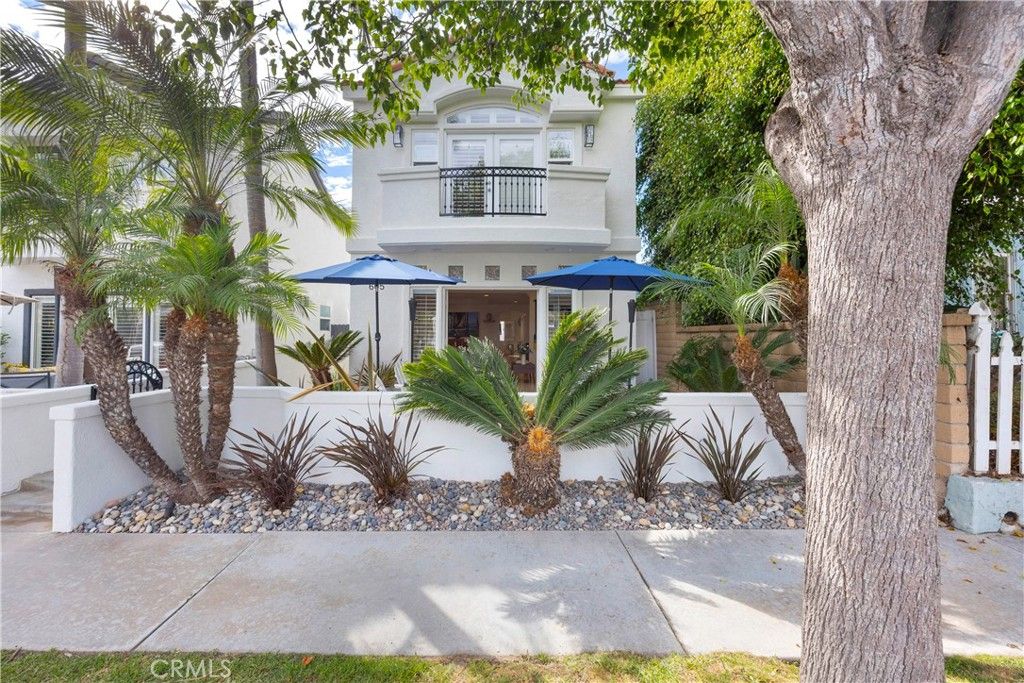 Photo of 605 California Street, Huntington Beach, CA 92648 (MLS # OC25237041)
