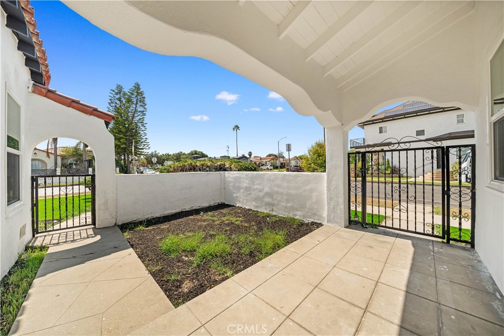 3155 W 76th