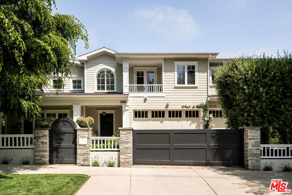456 N Bowling Green Way