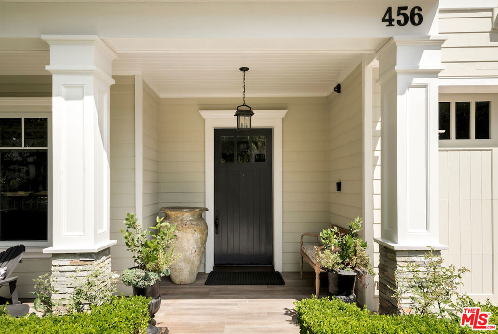456 N Bowling Green Way