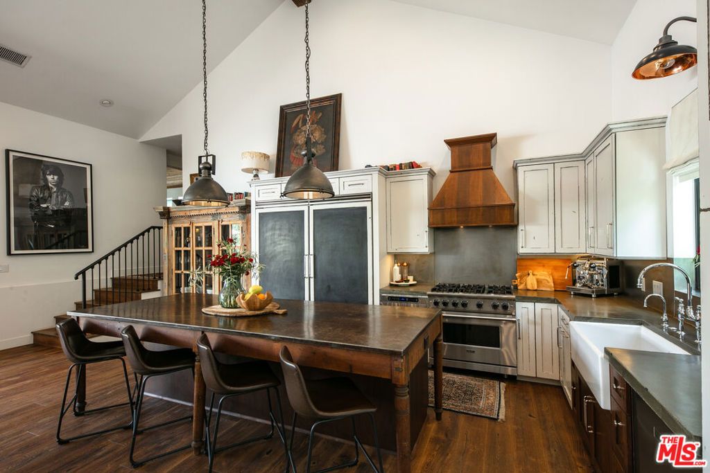 Photo of 28960 Crags Drive, Agoura Hills, CA 91301 (MLS # 26732919)