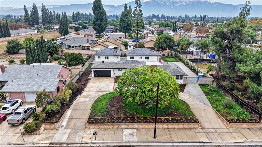 1022 W Francis