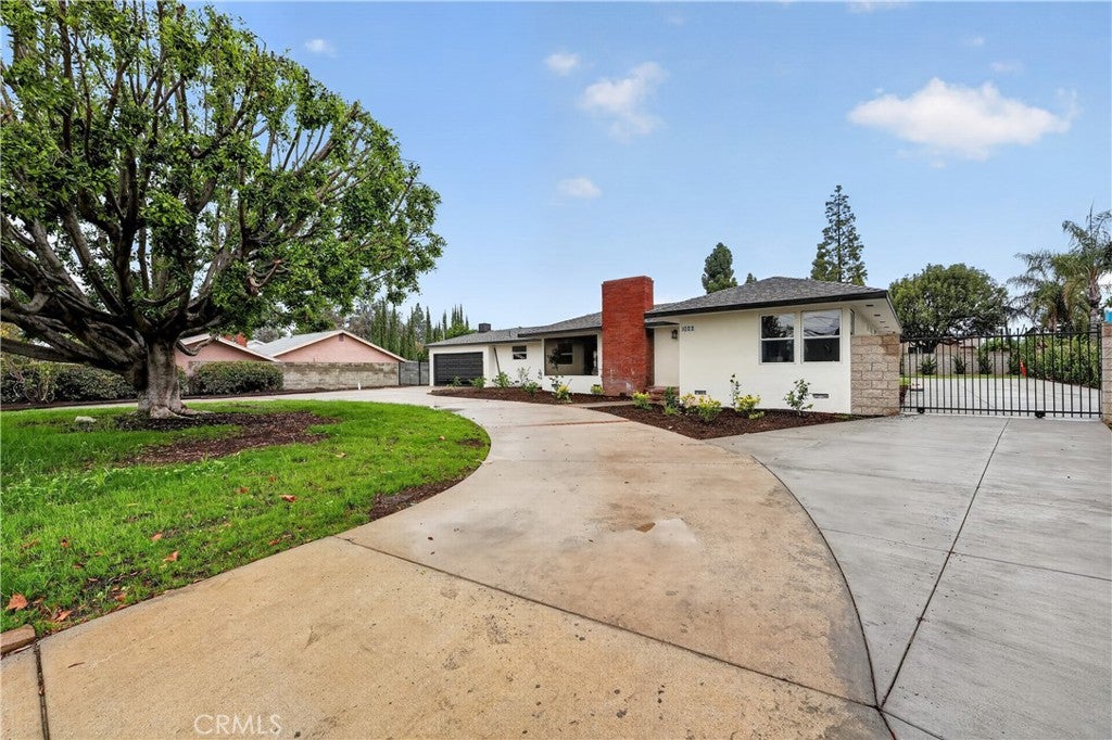 1022 W Francis