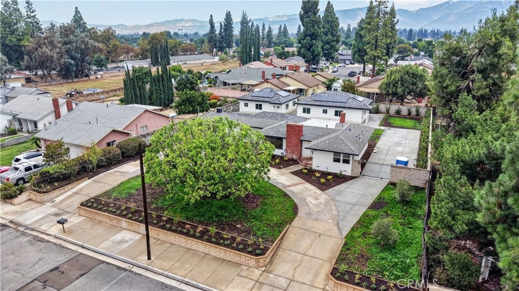 1022 W Francis