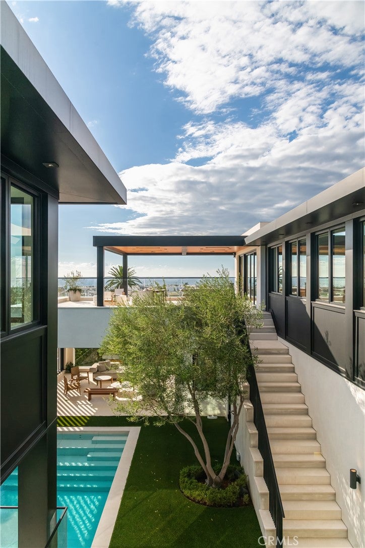 101 N Poinsettia Avenue