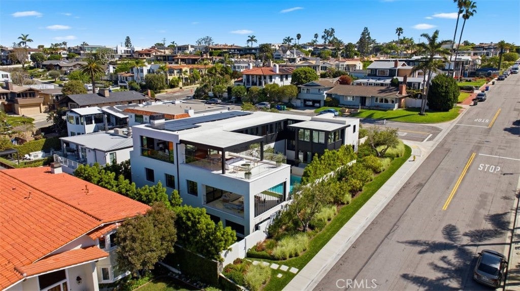 101 N Poinsettia Avenue