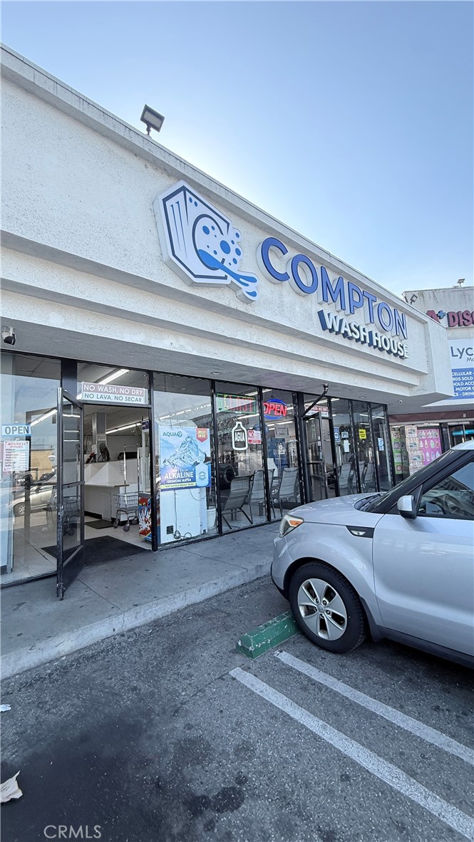 810 W Rosecrans Avenue