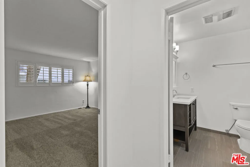 Los Angeles, California 90066, United States, 2 Bedrooms Bedrooms, ,2 BathroomsBathrooms,Residential,Active,245795