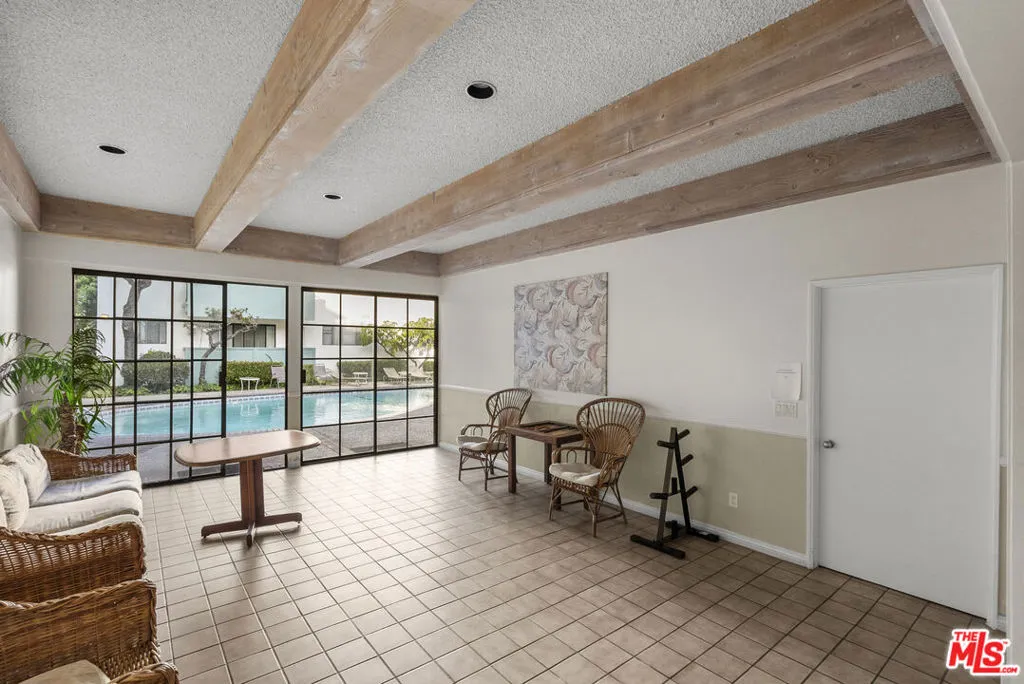 Los Angeles, California 90066, United States, 2 Bedrooms Bedrooms, ,2 BathroomsBathrooms,Residential,Active,245795