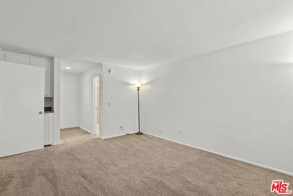 Los Angeles, California 90066, United States, 2 Bedrooms Bedrooms, ,2 BathroomsBathrooms,Residential,Active,245795