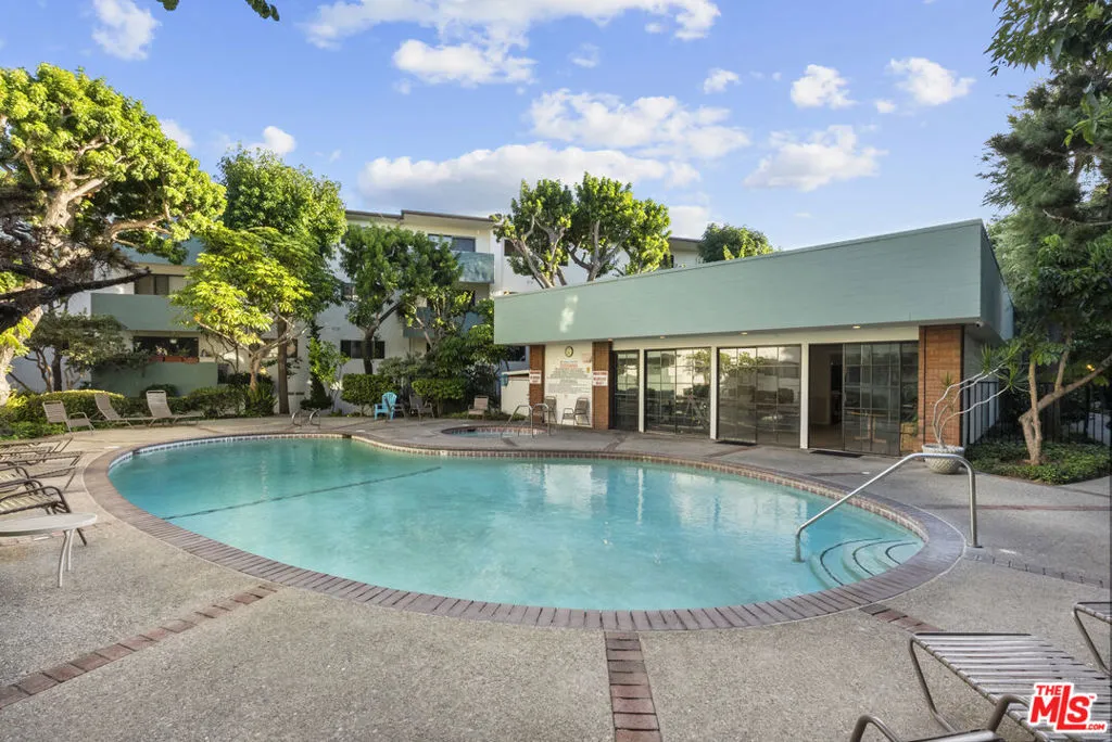 Los Angeles, California 90066, United States, 2 Bedrooms Bedrooms, ,2 BathroomsBathrooms,Residential,Active,245795