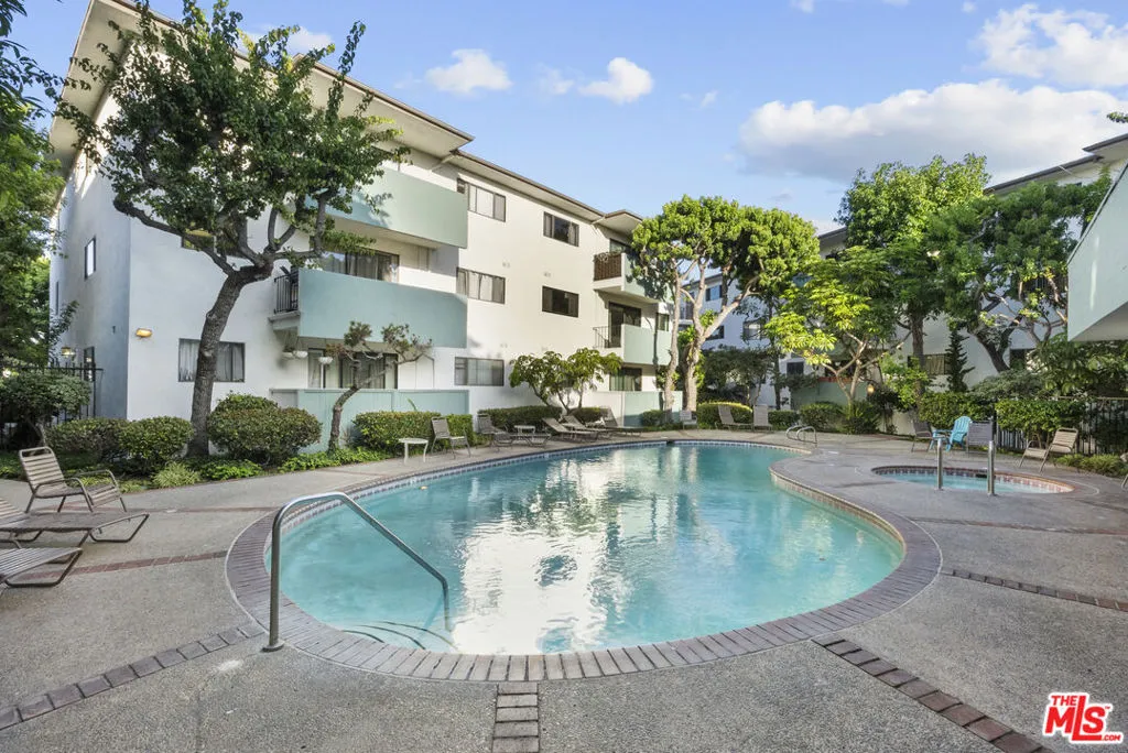 Los Angeles, California 90066, United States, 2 Bedrooms Bedrooms, ,2 BathroomsBathrooms,Residential,Active,245795