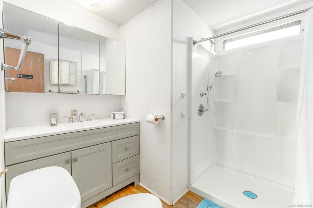 6460 Convoy CT SPC 175