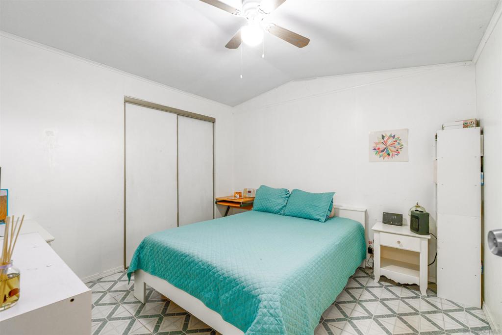 6460 Convoy CT SPC 175