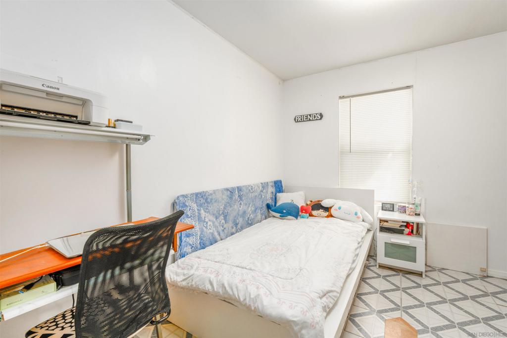 6460 Convoy CT SPC 175