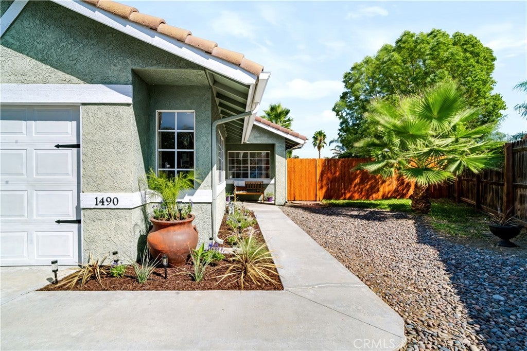 1490 Fallbrook Avenue