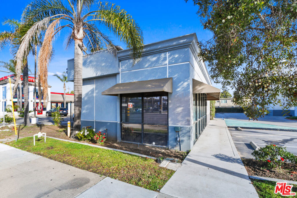 2635 W Orangethorpe Avenue