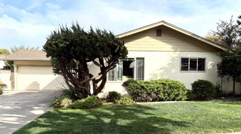 Photo of 631 W Alisal Street, Salinas, CA 93901 (MLS # ML82058155)