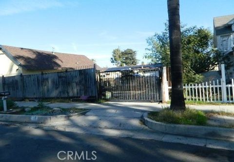 Photo of 117 N Orange Avenue, Rialto, CA 92376 (MLS # IV24177949)