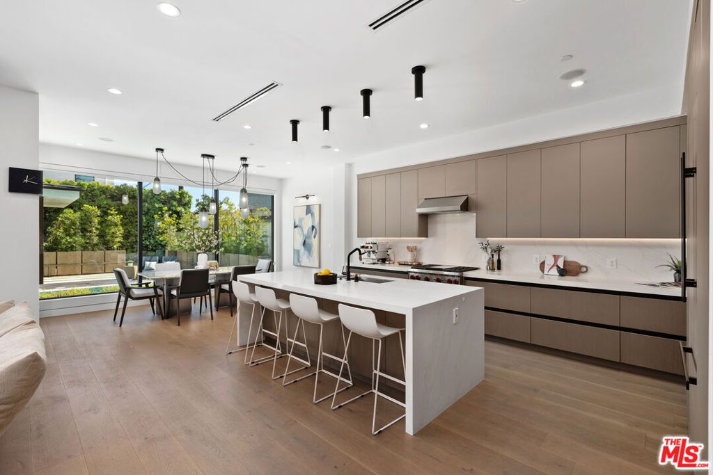 Photo of 714 N La Jolla Avenue, Los Angeles, CA 90046 (MLS # 25618957)