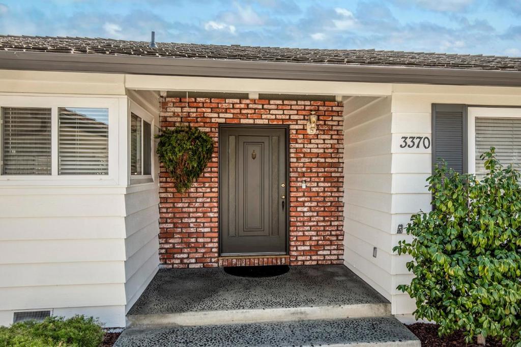 3370 Pearltone Drive
