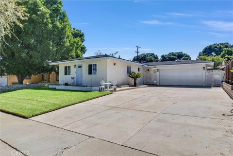 Photo of 1134 Redwood ST, Corona, CA 92879 (MLS # CV26192358)