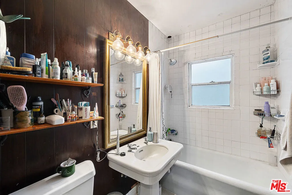 Venice, California 90291, United States, 4 Bedrooms Bedrooms, ,4 BathroomsBathrooms,Residential,Active,248564