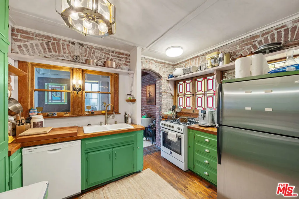 Venice, California 90291, United States, 4 Bedrooms Bedrooms, ,4 BathroomsBathrooms,Residential,Active,248564