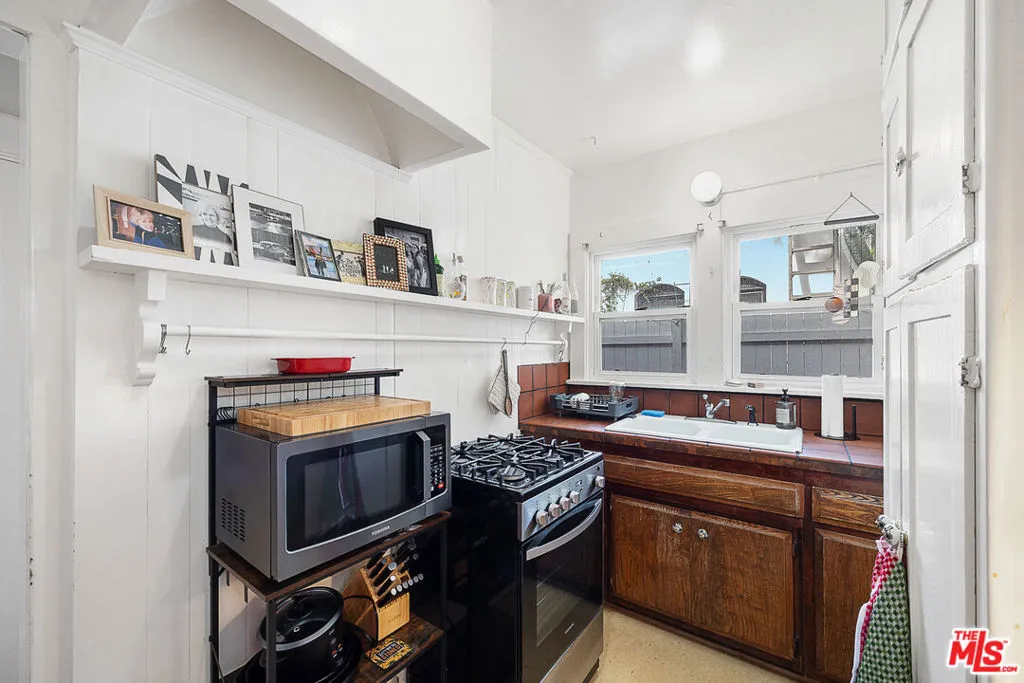 Venice, California 90291, United States, 4 Bedrooms Bedrooms, ,4 BathroomsBathrooms,Residential,Active,248564