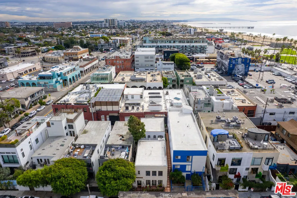 Venice, California 90291, United States, 4 Bedrooms Bedrooms, ,4 BathroomsBathrooms,Residential,Active,248564