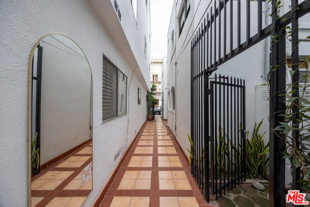 Venice, California 90291, United States, 4 Bedrooms Bedrooms, ,4 BathroomsBathrooms,Residential,Active,248564