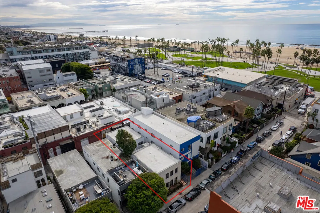 Venice, California 90291, United States, 4 Bedrooms Bedrooms, ,4 BathroomsBathrooms,Residential,Active,248564