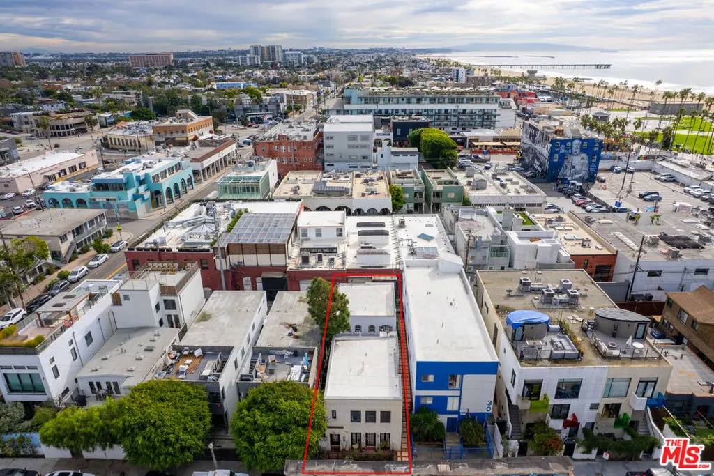 Venice, California 90291, United States, 4 Bedrooms Bedrooms, ,4 BathroomsBathrooms,Residential,Active,248564