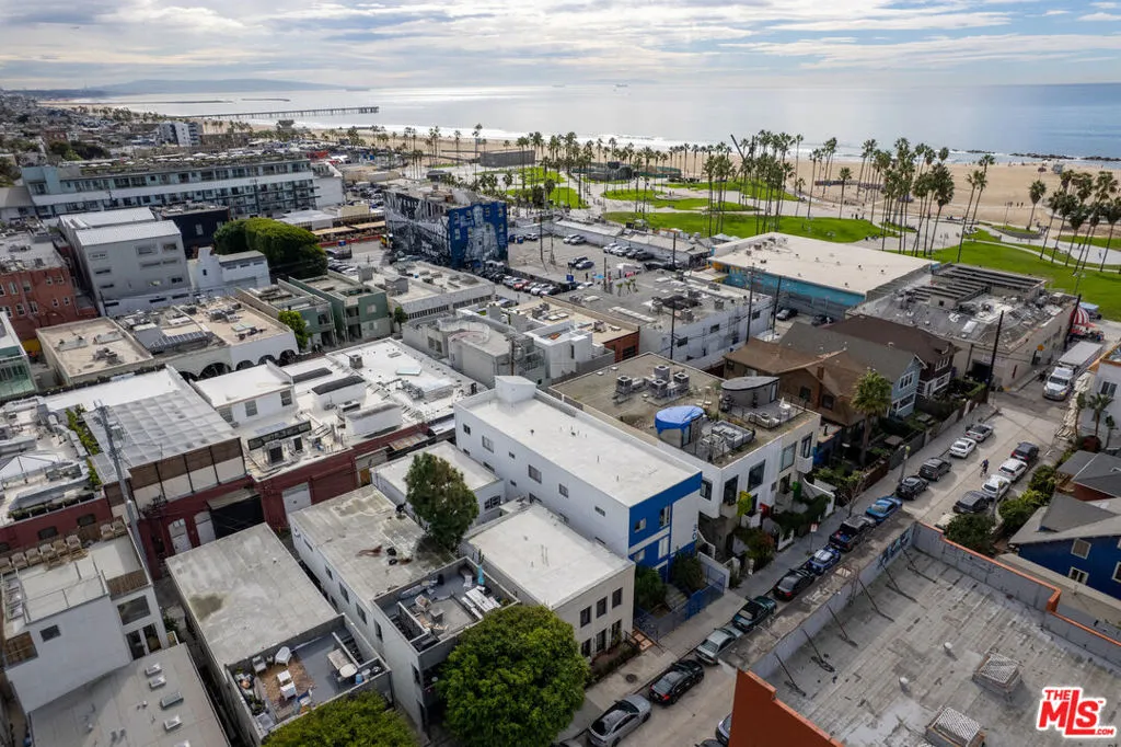 Venice, California 90291, United States, 4 Bedrooms Bedrooms, ,4 BathroomsBathrooms,Residential,Active,248564