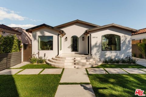 Photo of 3014 S Norton Avenue, Los Angeles, CA 90018 (MLS # 26656363)