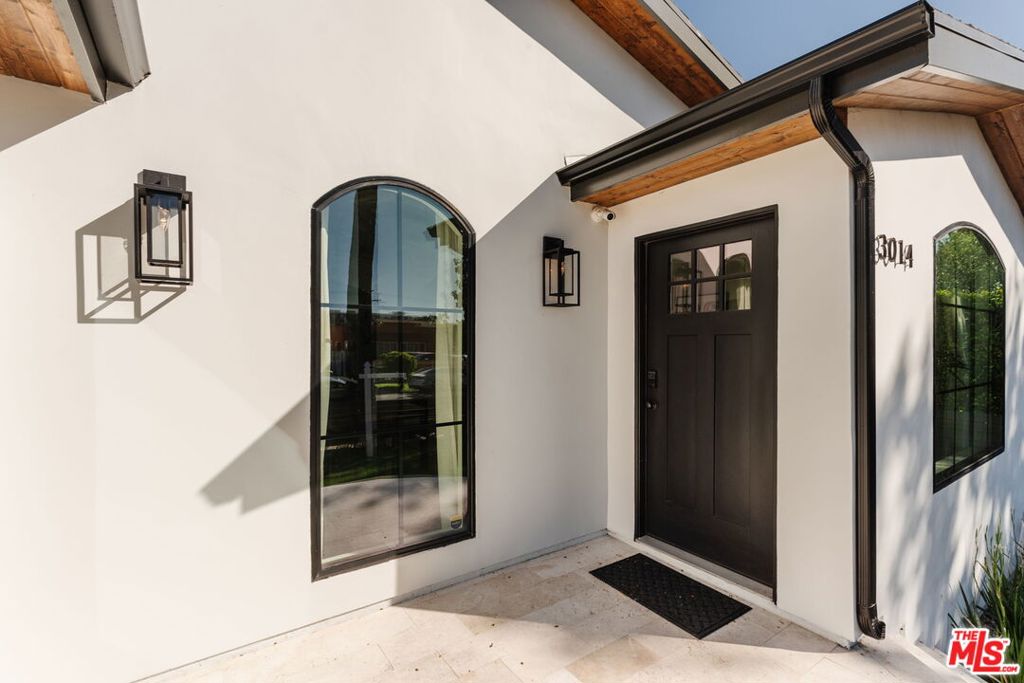 3014 S Norton Avenue