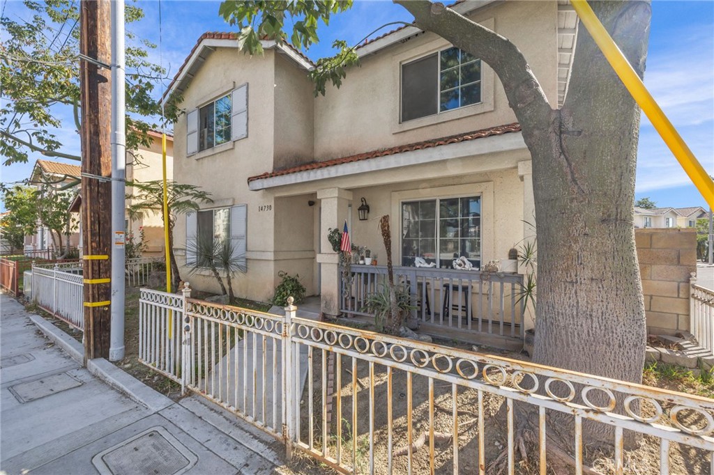 Main image without alt text