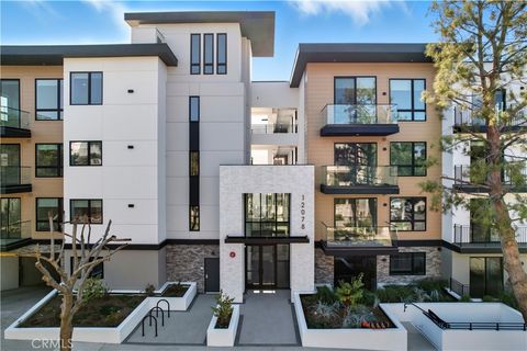 Photo of 12078 Guerin Street #405, Studio City, CA 91604 (MLS # SR25231352)