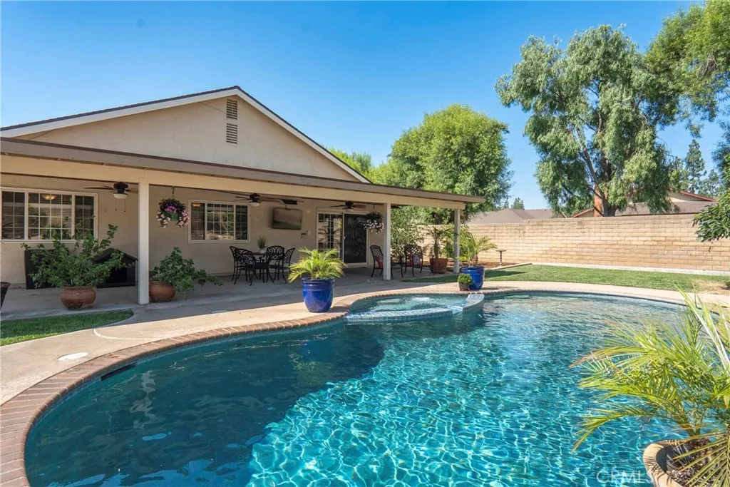 Rancho Cucamonga, California 91730, United States, 4 Bedrooms Bedrooms, ,2 BathroomsBathrooms,Residential,Pending,191932