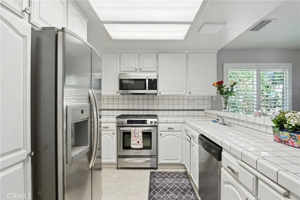 Rancho Cucamonga, California 91730, United States, 4 Bedrooms Bedrooms, ,2 BathroomsBathrooms,Residential,Pending,191932