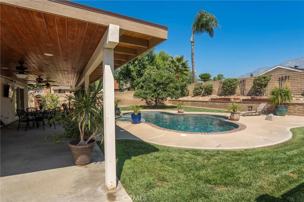 Rancho Cucamonga, California 91730, United States, 4 Bedrooms Bedrooms, ,2 BathroomsBathrooms,Residential,Pending,191932