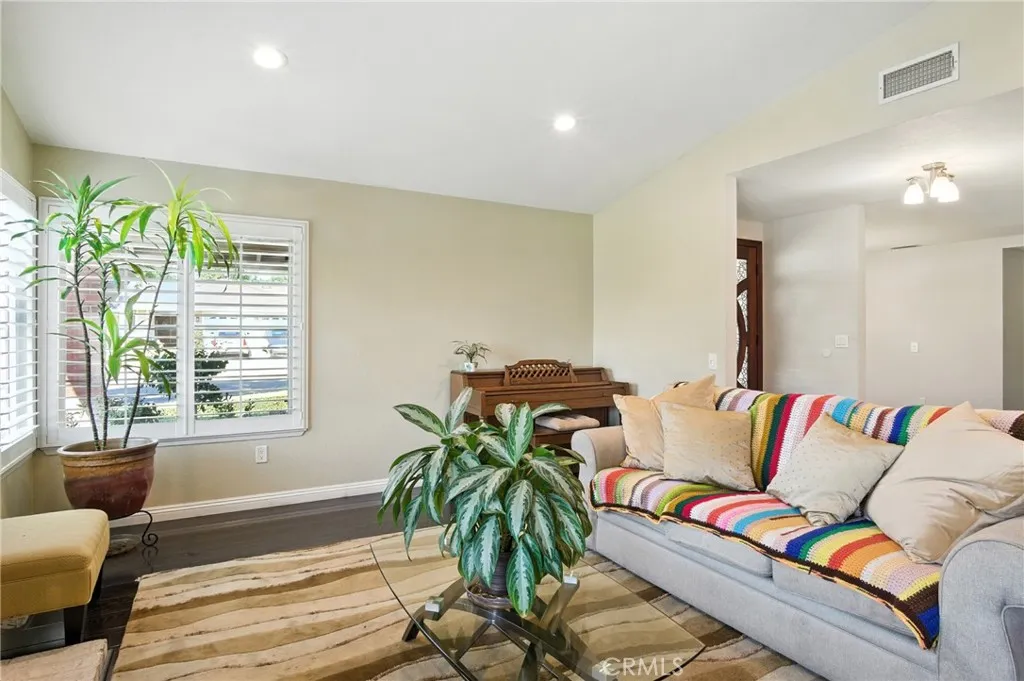 Rancho Cucamonga, California 91730, United States, 4 Bedrooms Bedrooms, ,2 BathroomsBathrooms,Residential,Pending,191932