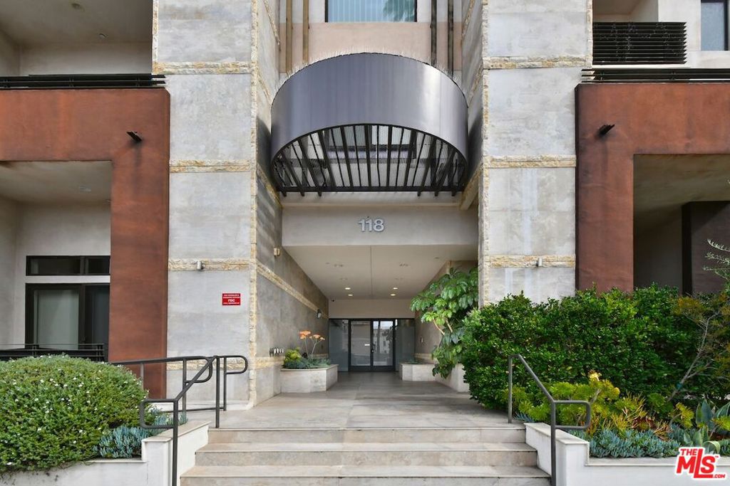 118 S Kenwood Street 305