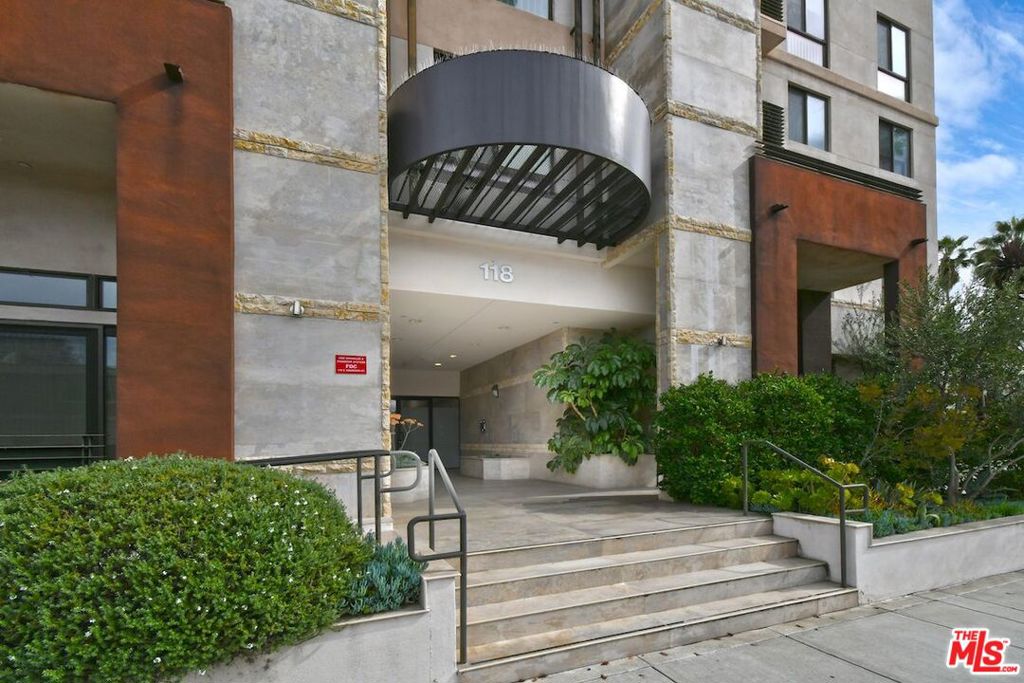 118 S Kenwood Street 305